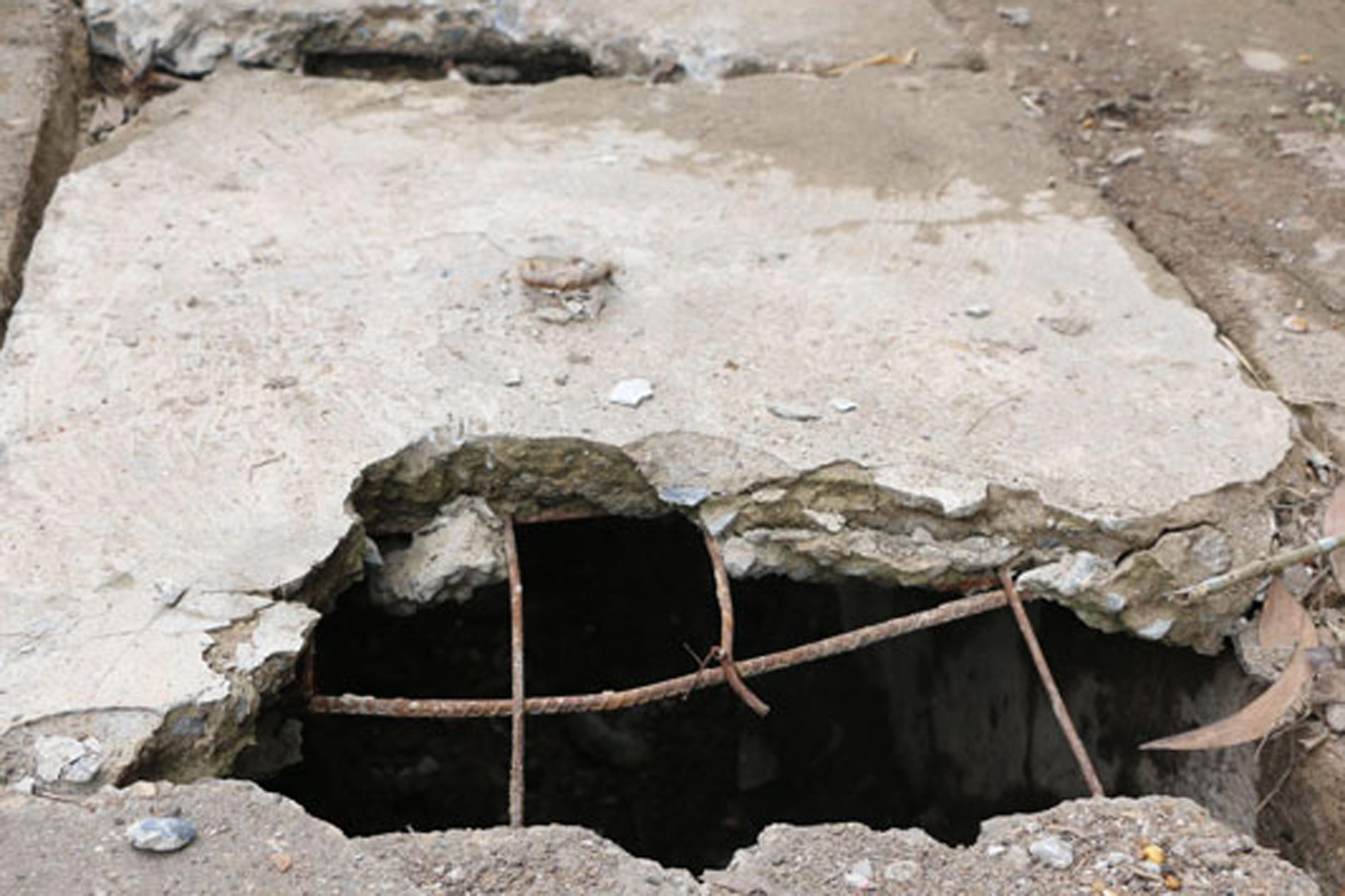 Cần thay thế nhiều nắp cống hỏng dễ gây tai nạn